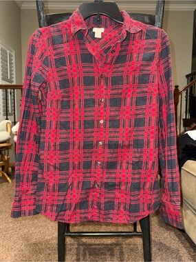 Women’s J Crew 100% Cotton Red and Black Plaid Flannel Button-Up Shirt